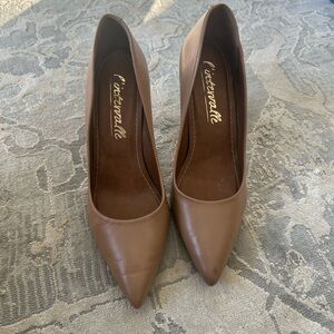 L’intervalle Women's Brown Pumps